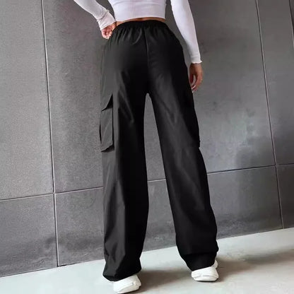 TAMANA CARGOHOSE MIT WEITEM BEIN UND TASCHENDETAILS