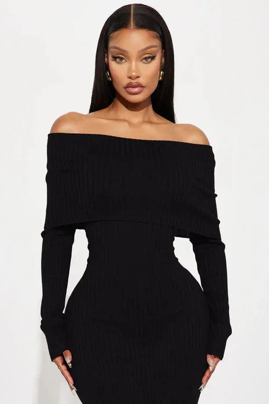 YARA STRICKKLEID – SCHULTERFREIES KLEID MIT SCHLITZ FÜR ELEGANZ UND LEICHTIGKEIT ZU JEDEM ANLASS
