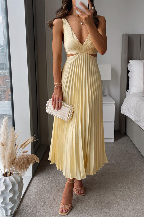 Courtney Plissiertes Maxikleid mit V-Ausschnitt und Cut-Out-Taille 0