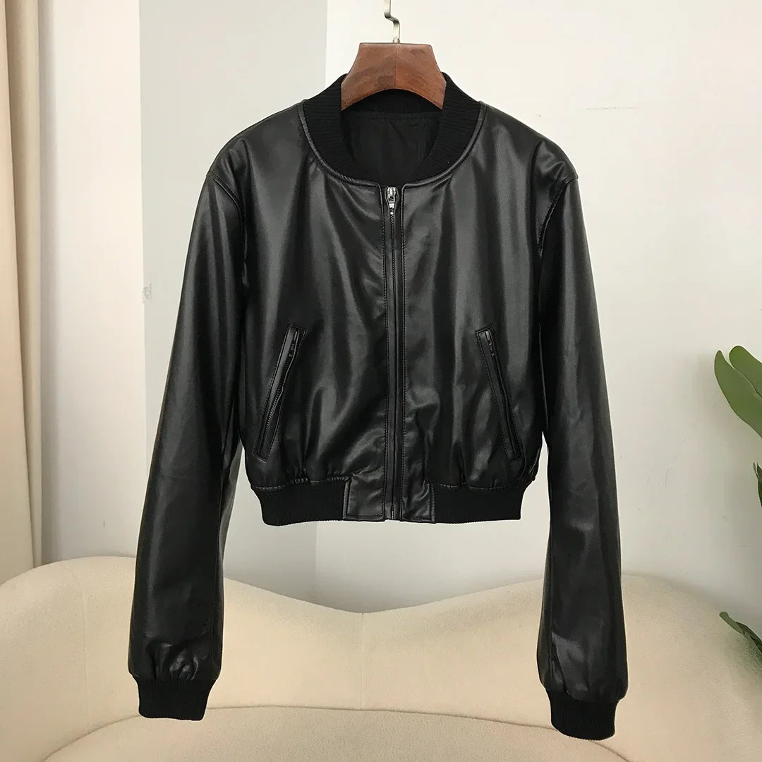 ELENYA BOMBERJACKE – CROPPED STREETSTYLE STATEMENT