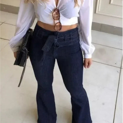 CARLOTTA BOOTCUT JEANS MIT HIGH WAIST UND FIGURBETONTER PASSFORM