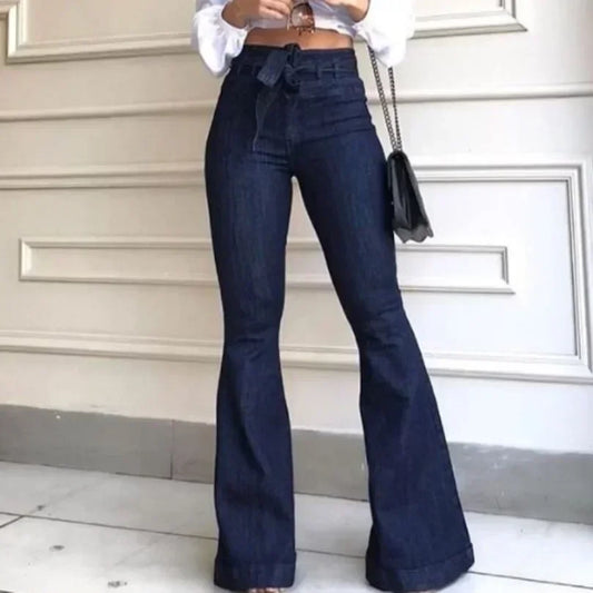 CARLOTTA BOOTCUT JEANS MIT HIGH WAIST UND FIGURBETONTER PASSFORM