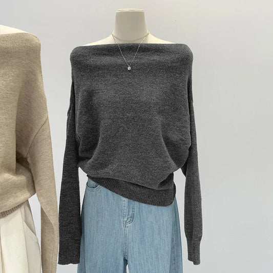 ELINDA STRICKPULLOVER – ASYMMETRISCHER KRAGEN & RELAXED FIT