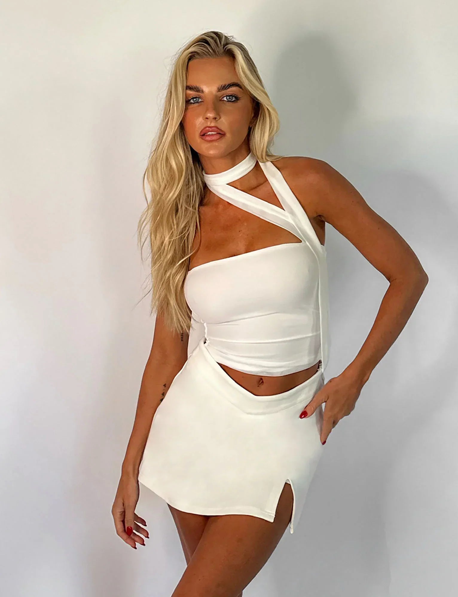 Helga | Minimalistisches Sommer-Style ärmelloses Neckholder Top 3
