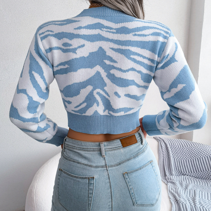 ZELINA – CROPPED PULLOVER IN SCHWARZ-WEISS MIT ZEBRAMUSTER UND KURZEN ÄRMELN