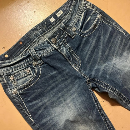 MANHATTAN DESIGNER-JEANS MIT AUFFÄLLIGER TASCHENSTICKEREI