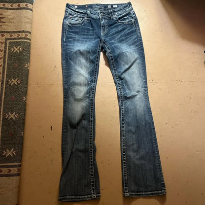 MANHATTAN DESIGNER-JEANS MIT AUFFÄLLIGER TASCHENSTICKEREI