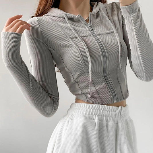 NAOMI CROP TOP – STYLISHES DAMENOBERTEIL MIT VERTIKALEN STREIFEN