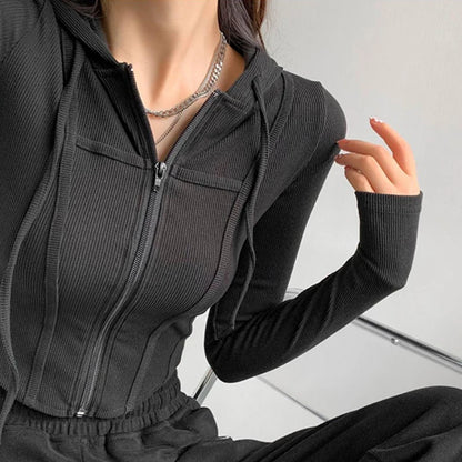 NAOMI CROP TOP – STYLISHES DAMENOBERTEIL MIT VERTIKALEN STREIFEN