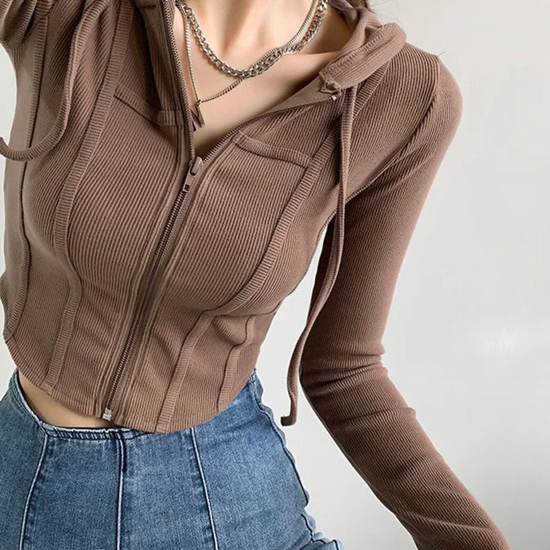 NAOMI CROP TOP – STYLISHES DAMENOBERTEIL MIT VERTIKALEN STREIFEN