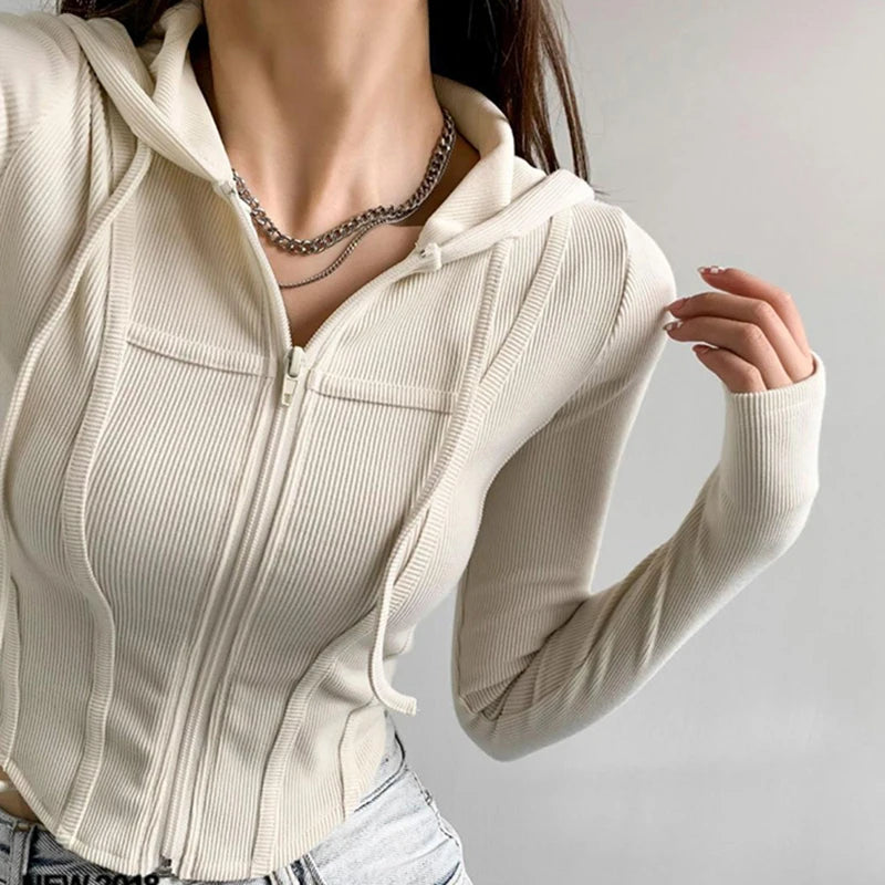 NAOMI CROP TOP – STYLISHES DAMENOBERTEIL MIT VERTIKALEN STREIFEN
