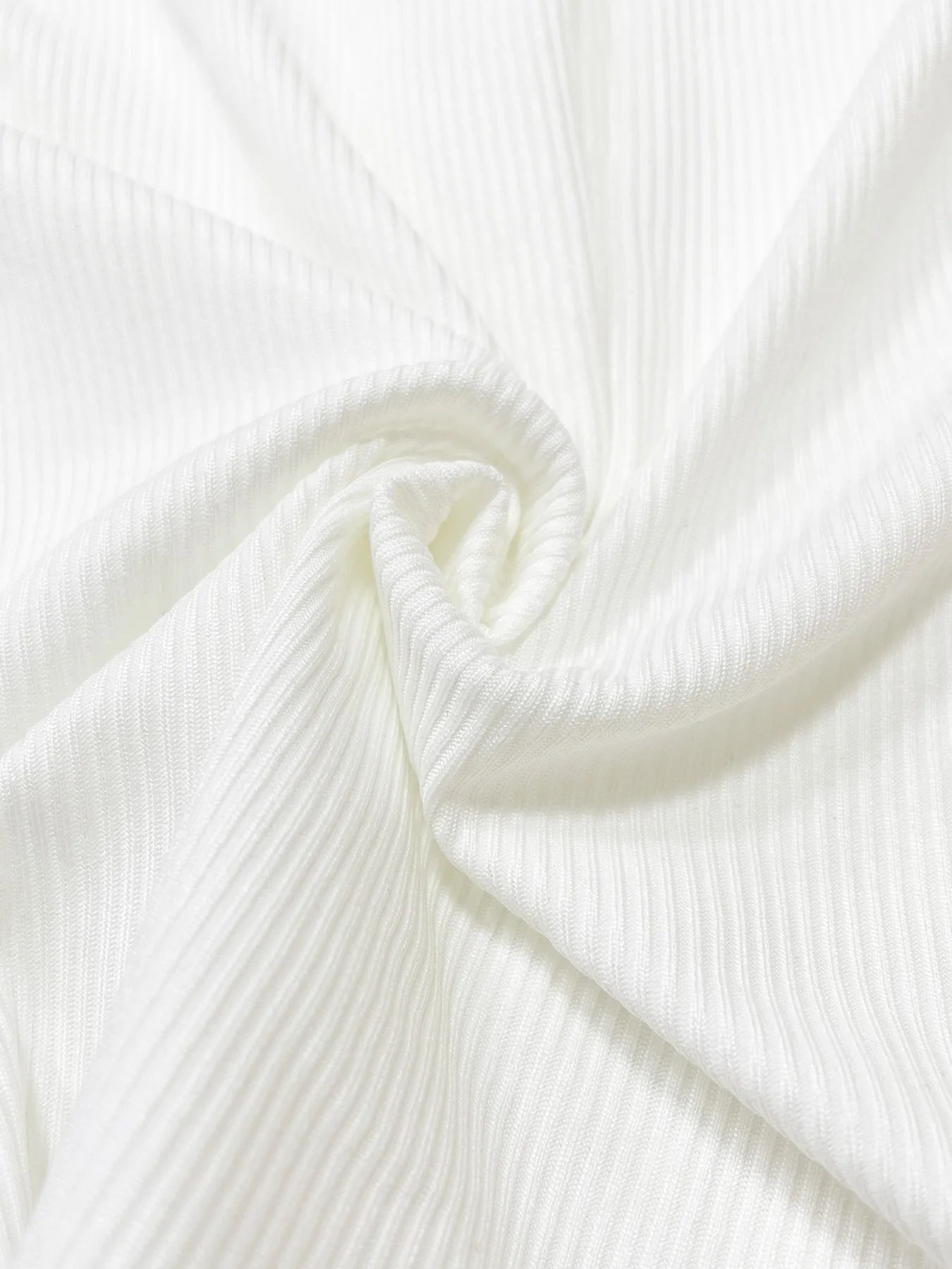 INES RIPPED T-SHIRT MIT HALBKNOPF – FIGURBETONT & WEISS