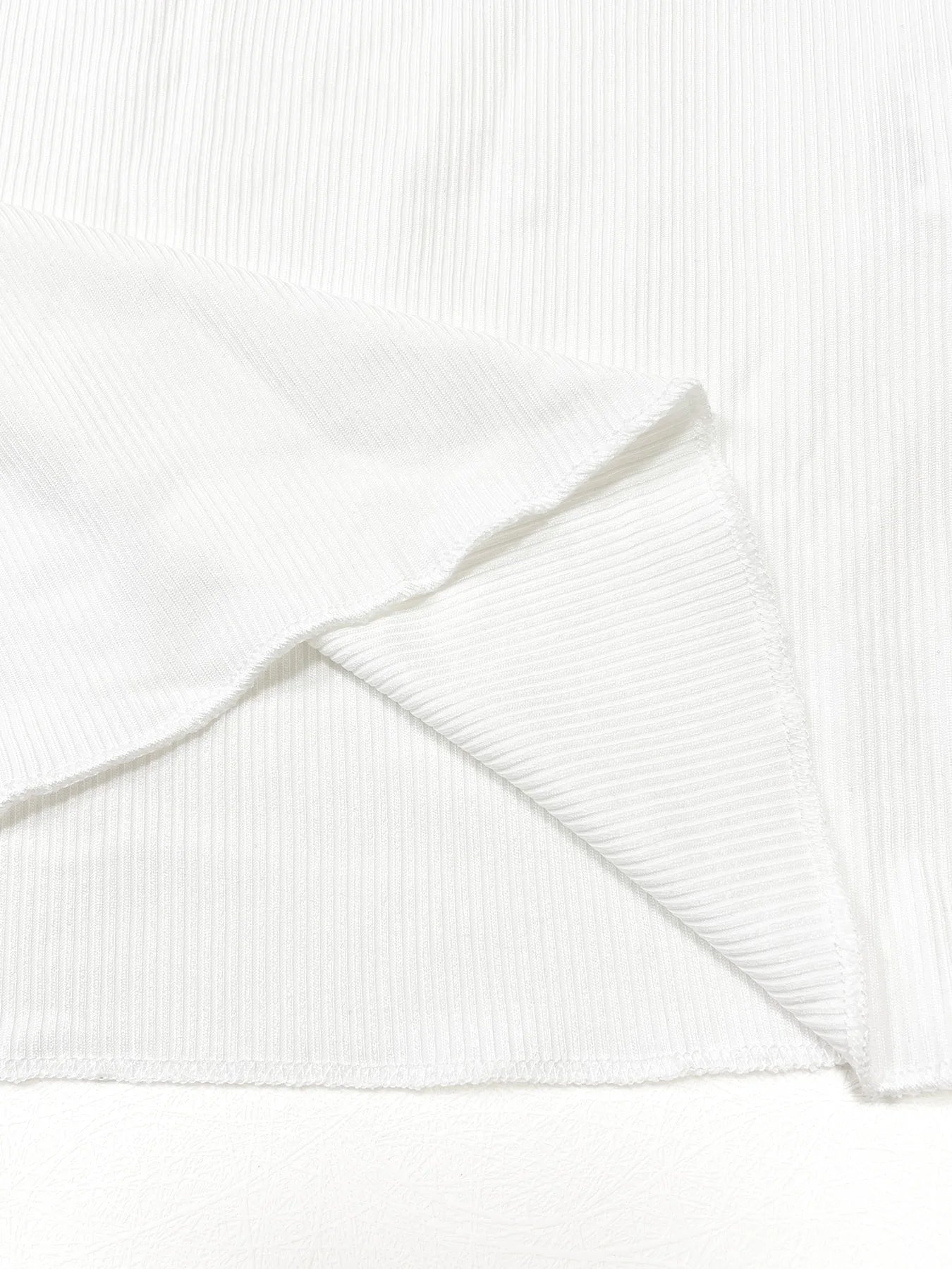 INES RIPPED T-SHIRT MIT HALBKNOPF – FIGURBETONT & WEISS