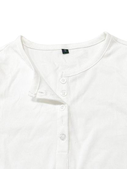 INES RIPPED T-SHIRT MIT HALBKNOPF – FIGURBETONT & WEISS