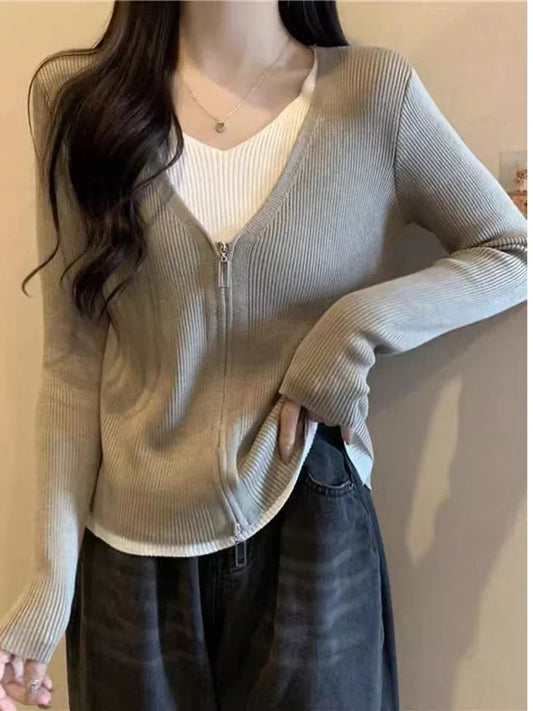 SENDA CARDIGAN MIT KNÖPFEN UND V-AUSSCHNITT AUS STRICK