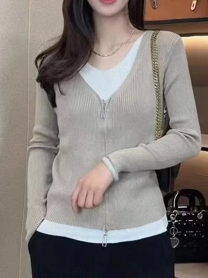 SENDA CARDIGAN MIT KNÖPFEN UND V-AUSSCHNITT AUS STRICK