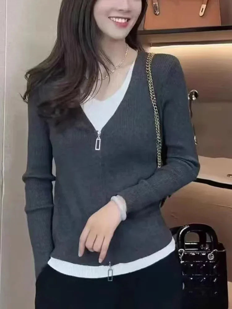 SENDA CARDIGAN MIT KNÖPFEN UND V-AUSSCHNITT AUS STRICK
