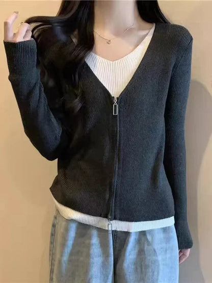 SENDA CARDIGAN MIT KNÖPFEN UND V-AUSSCHNITT AUS STRICK