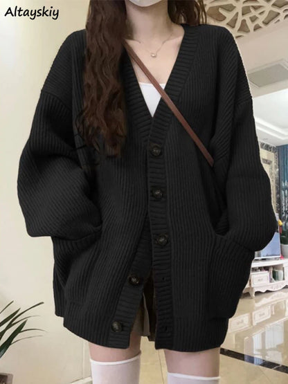 ODESSA OVERSIZE CARDIGAN MIT V-AUSSCHNITT UND GROBEN KNÖPFEN