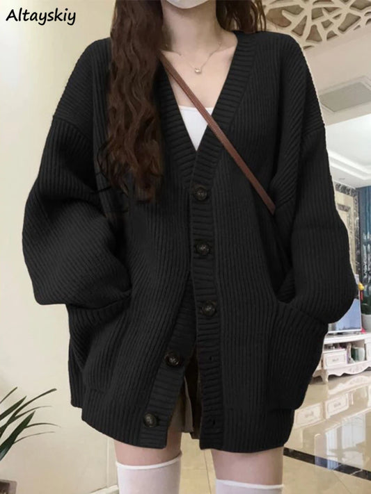 ODESSA OVERSIZE CARDIGAN MIT V-AUSSCHNITT UND GROBEN KNÖPFEN
