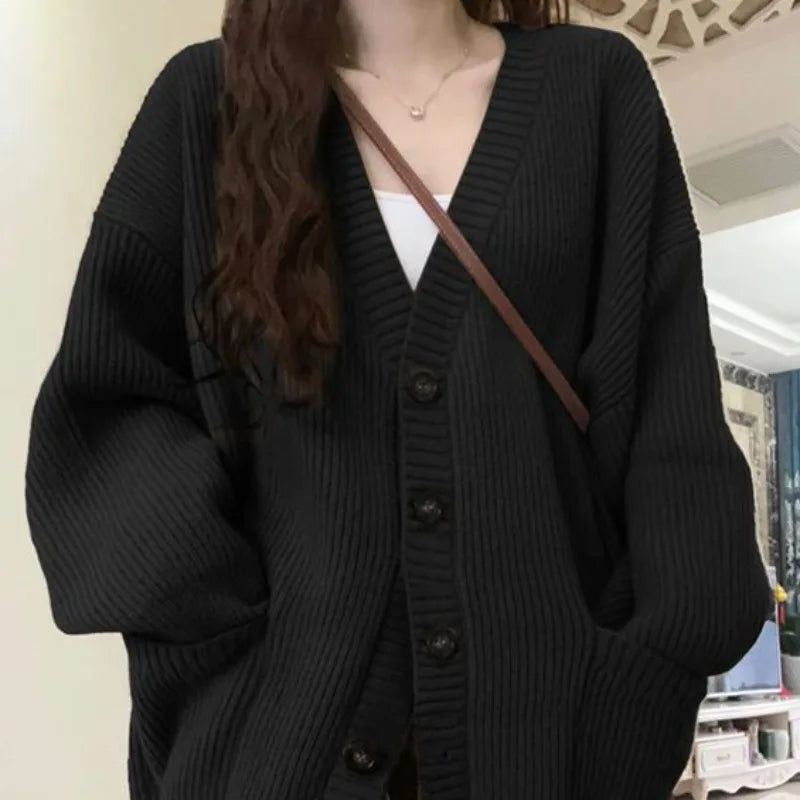 ODESSA OVERSIZE CARDIGAN MIT V-AUSSCHNITT UND GROBEN KNÖPFEN
