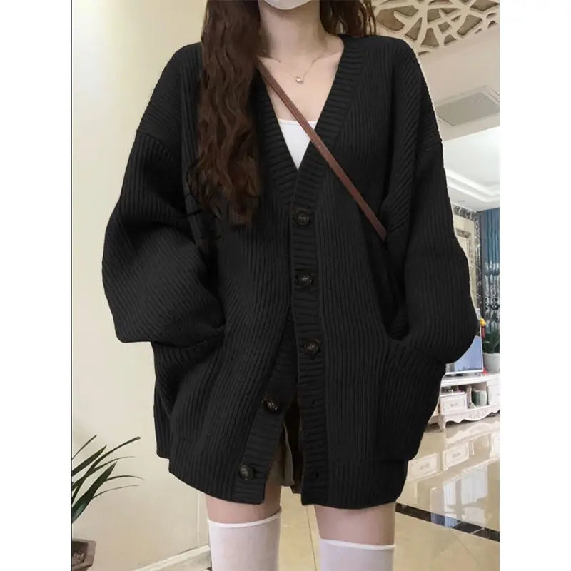 ODESSA OVERSIZE CARDIGAN MIT V-AUSSCHNITT UND GROBEN KNÖPFEN