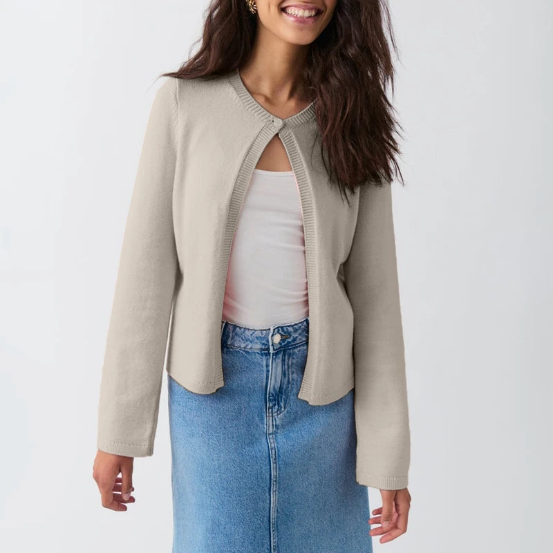 MARIBEL STRICKJACKE – ELEGANT MIT KNOPF VORNE