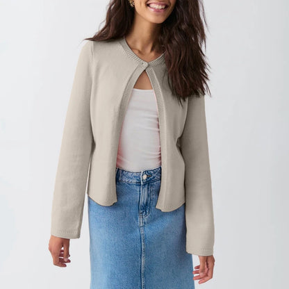 MARIBEL STRICKJACKE – ELEGANT MIT KNOPF VORNE