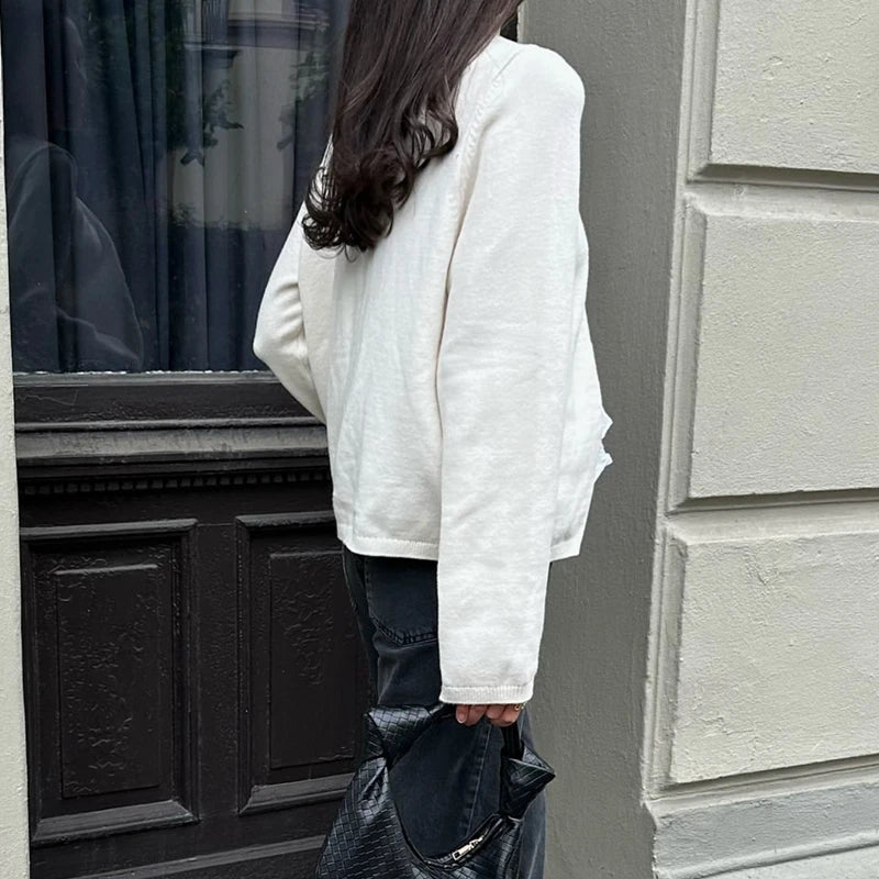 MARIBEL STRICKJACKE – ELEGANT MIT KNOPF VORNE