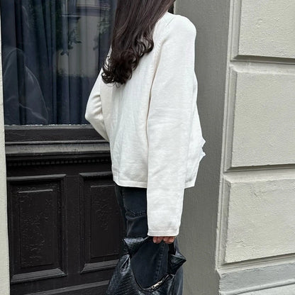 MARIBEL STRICKJACKE – ELEGANT MIT KNOPF VORNE
