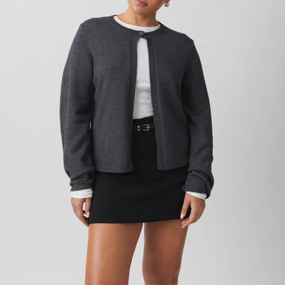 MARIBEL STRICKJACKE – ELEGANT MIT KNOPF VORNE