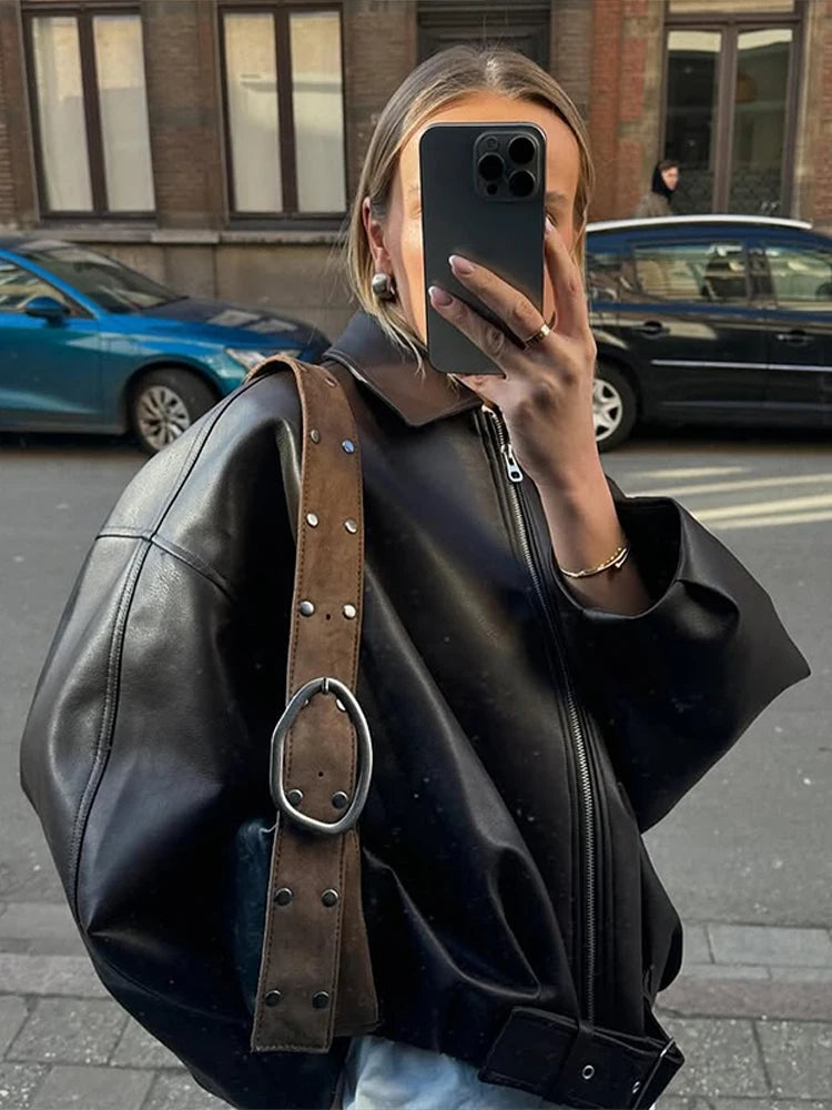 VALERIA LEDERJACKE OVERSIZE – TRENDY & ELEGANT