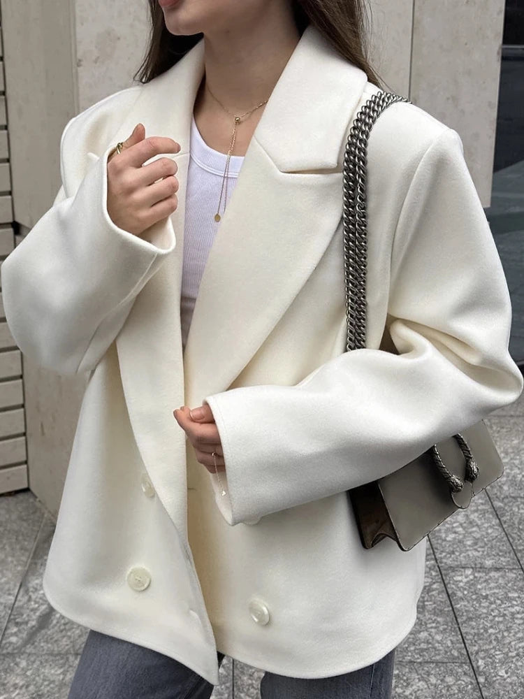 AMARA WOLLBLASER – ELEGANT & ZEITLOS