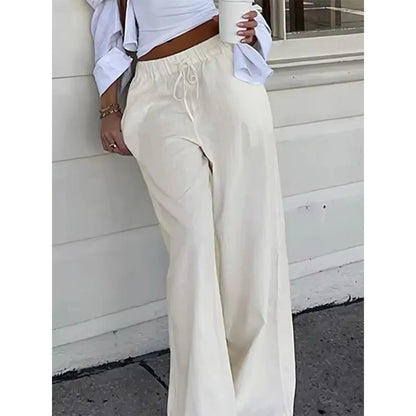 NAOMI HOSE – WEITE PREMIUM-PANTS MIT GERADER SILHOUETTE
