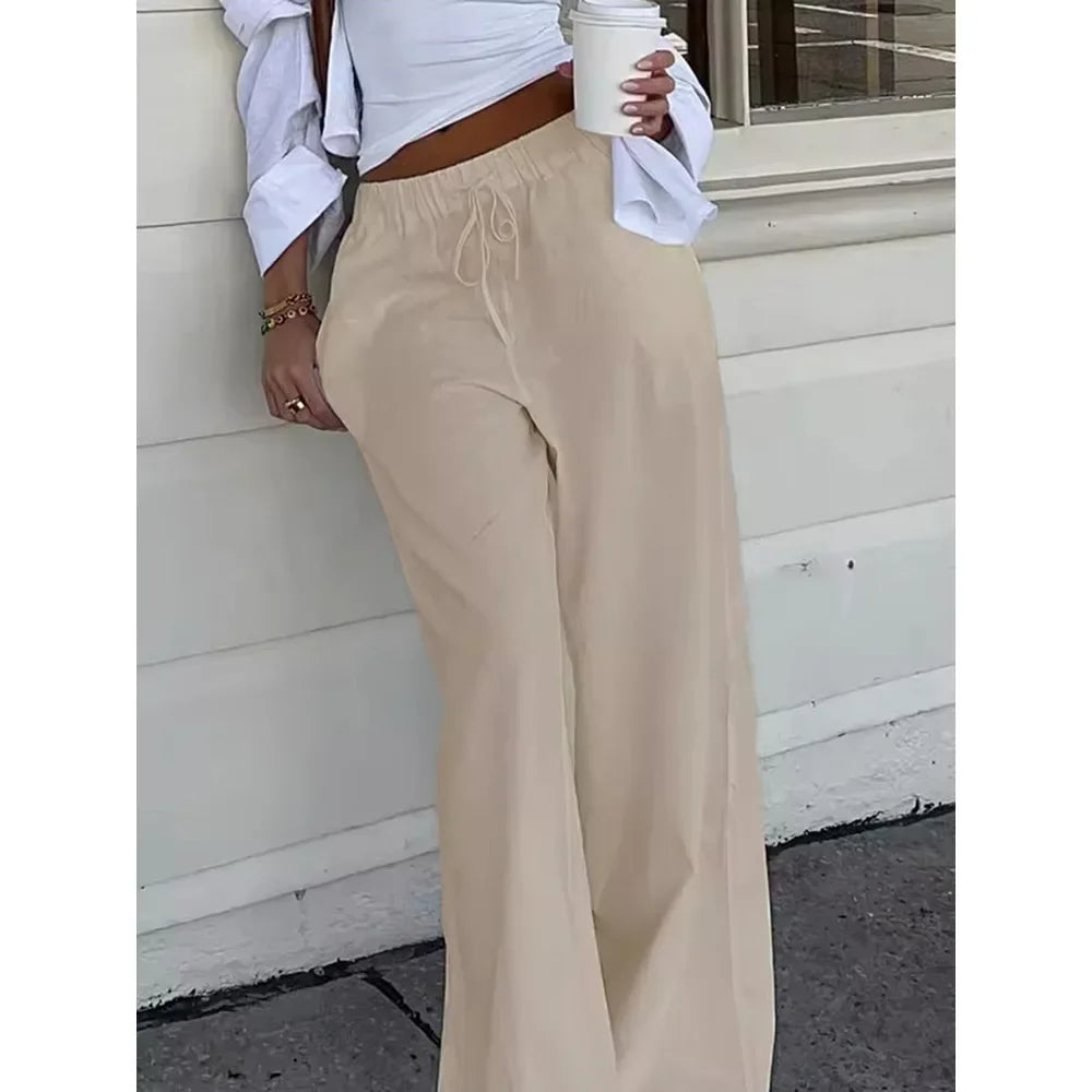 NAOMI HOSE – WEITE PREMIUM-PANTS MIT GERADER SILHOUETTE