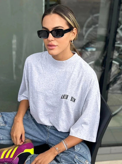 Oversized Damen T-Shirt in Grau mit kleinem Logo-Print 0