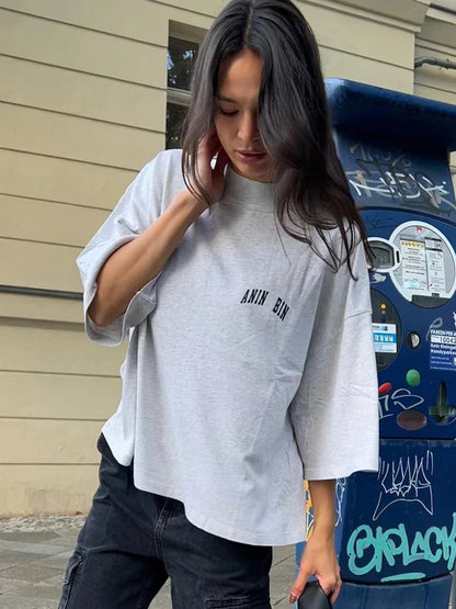 Oversized Damen T-Shirt in Grau mit kleinem Logo-Print 3