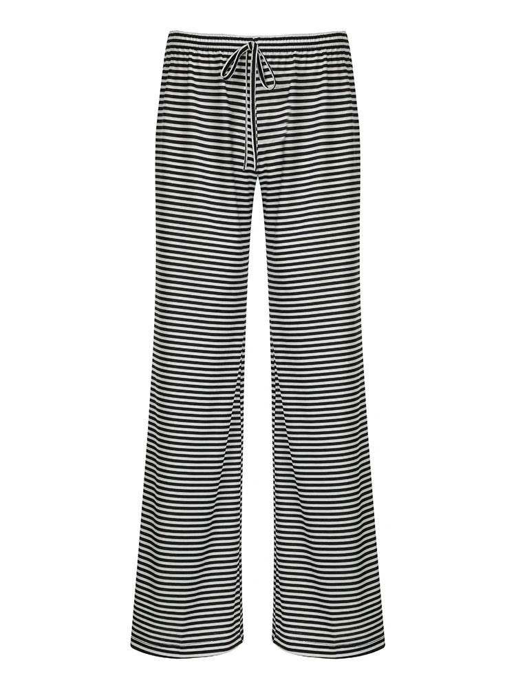 ALINA HOSE – WEIT & STYLISH MIT STREIFENLOOK