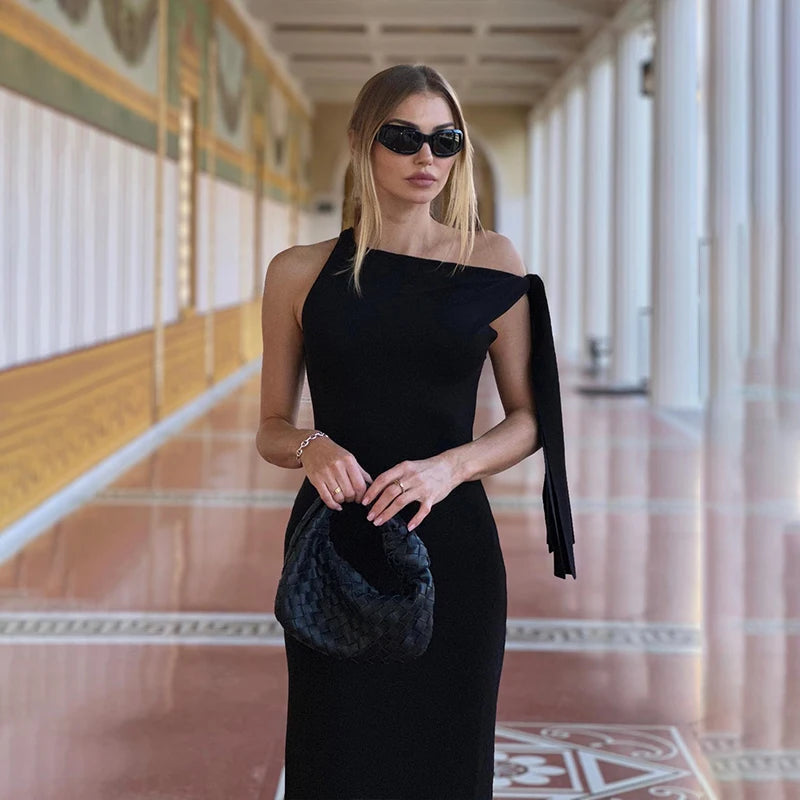 GLAMURA | ÄRMELOSES MAXI MIT SCHLEIER