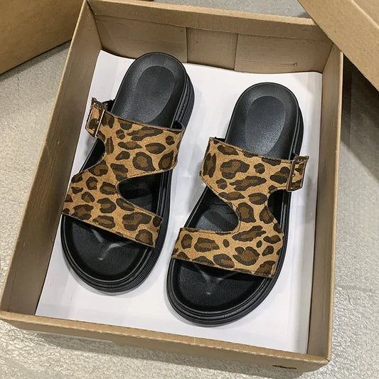 LIVIA – Flip-Flops mit Plateau und Leopardenmuster