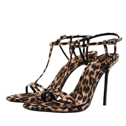 NAOMI – SLINGBACK SANDALE MIT LEO-PRINT UND RIEMENDETAILS