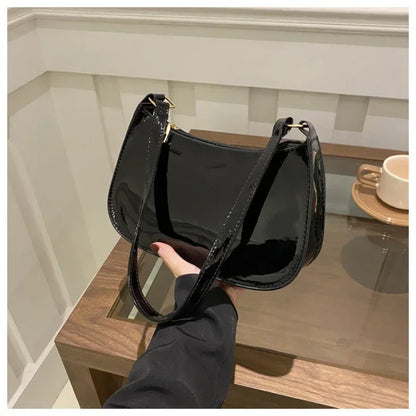 ELEGANTE GLOSSY SCHULTERTASCHE
