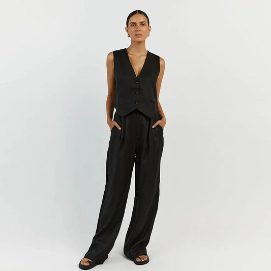 LEONTINA EINTEILER – ÄRMELLOSER JUMPSUIT MIT TIEFEM V-AUSSCHNITT