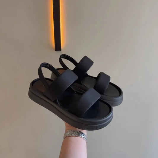 ROMINA – Römische Sandalen mit Plateau in Schwarz