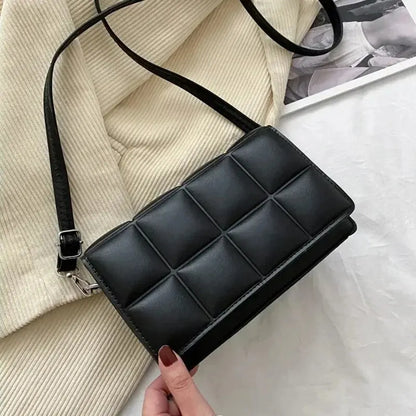CLOUD BAG MIT PLISSEE-DESIGN