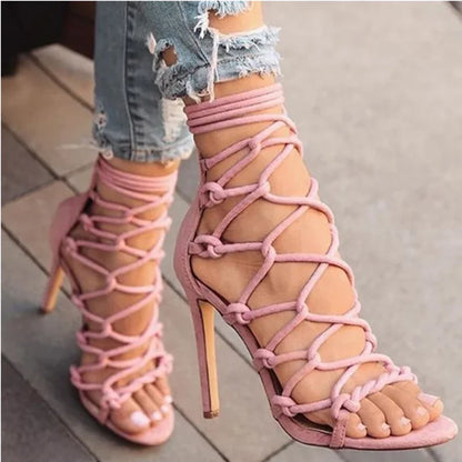 MIREYA – HIGH HEEL SANDALE MIT KREUZRIEMEN & SCHNÜRVERSCHLUSS