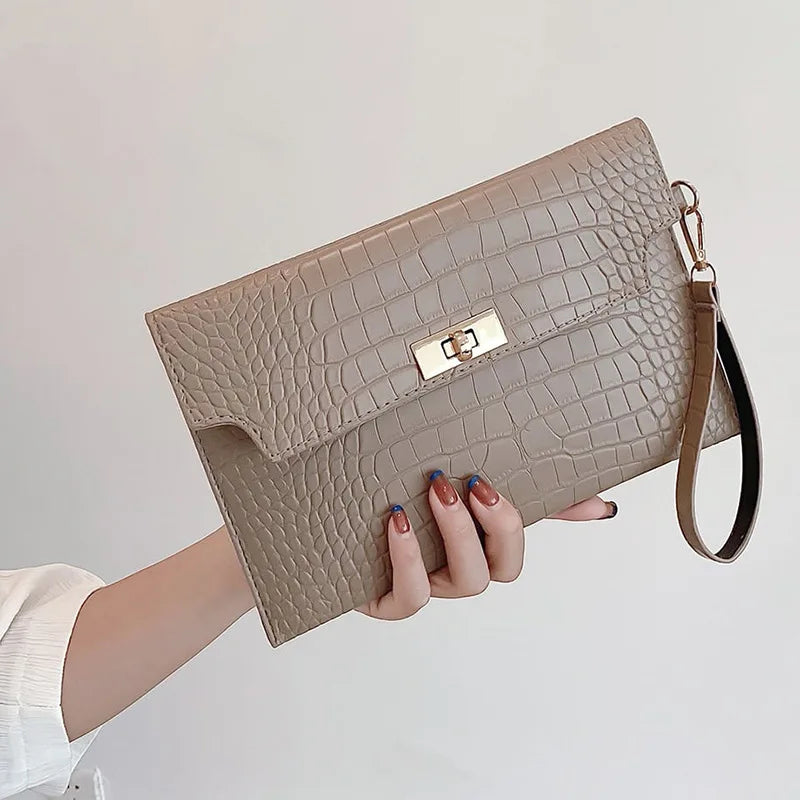 STONE CLUTCH MIT KROKOPRÄGUNG