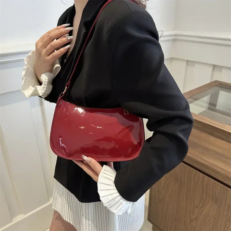 ELEGANTE GLOSSY SCHULTERTASCHE
