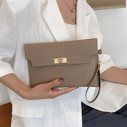 STONE CLUTCH MIT KROKOPRÄGUNG