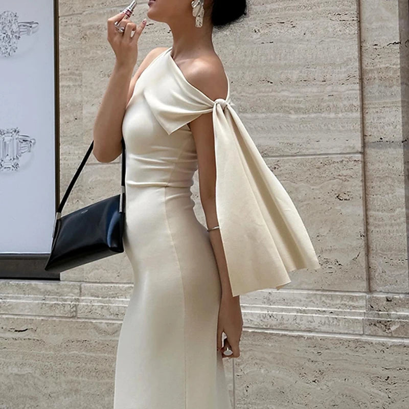 GLAMURA | ÄRMELOSES MAXI MIT SCHLEIER
